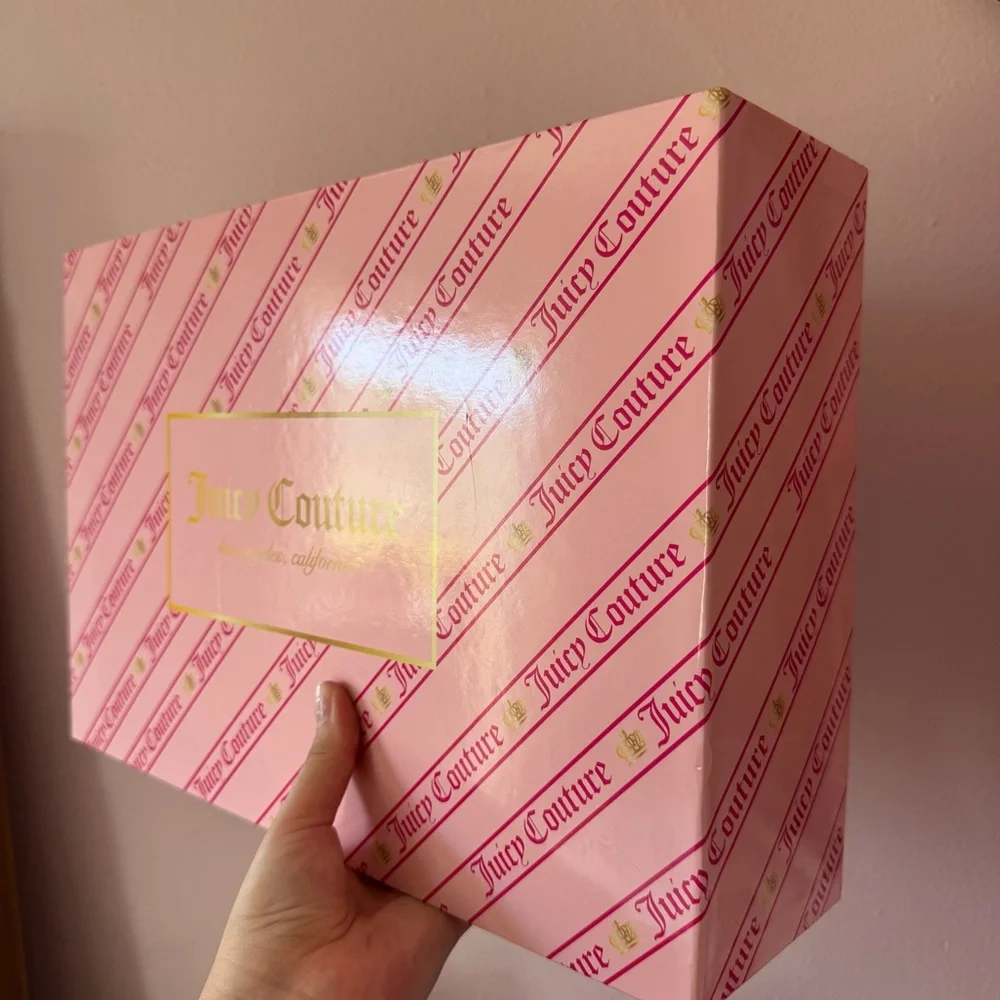 New Juicy Couture Velour bag with coin purse keychain set - Picture 3 of 4